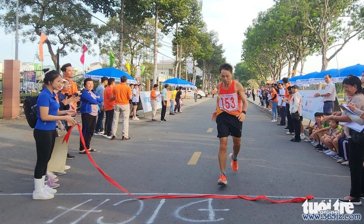 200 người không đăng ký tham gia nhưng vẫn chạy đồng hành cùng 650 vận động viên - Ảnh 3.