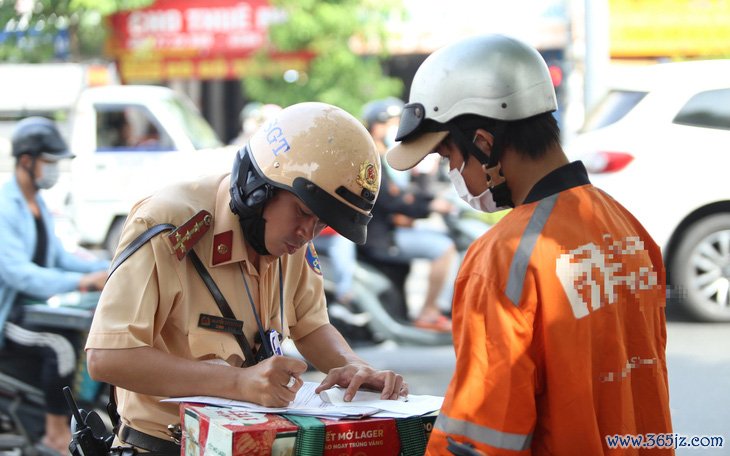 Xử phạt vi phạm giao thông bằng hình ảnh từ người dân cung cấp có đúng quy định? - Ảnh 2.